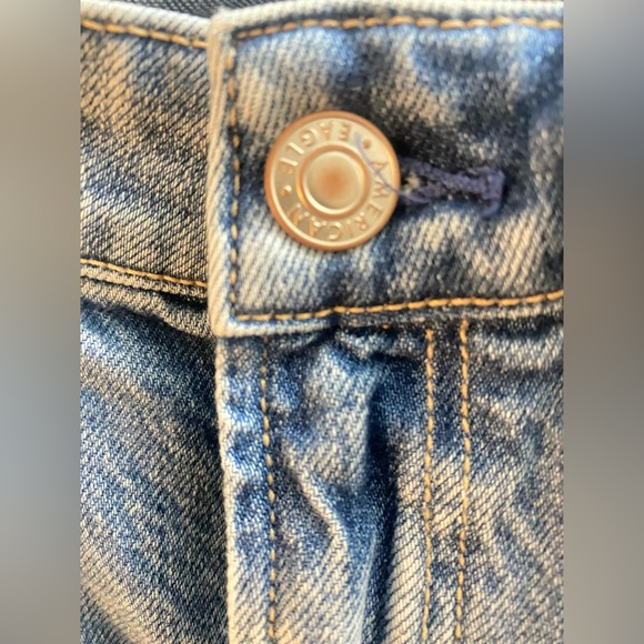 💙GREAT CONDITION💙 American Eagle | Size 4 | Strigid Mom Jeans | Worn Once - Picture 13 of 15